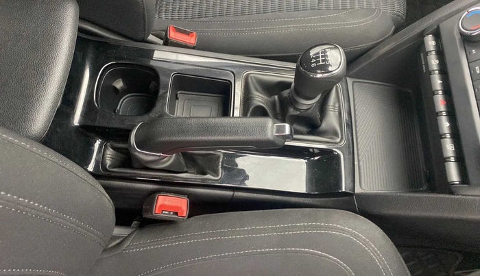 2022 Mahindra XUV700 AX 5 P MT 5 STR, Petrol, Manual, 31,256 km, Gear Lever