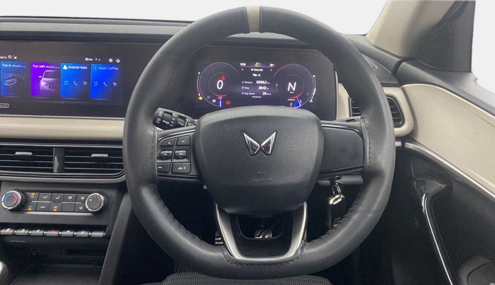 2022 Mahindra XUV700 AX 5 P MT 5 STR, Petrol, Manual, 31,256 km, Steering Wheel Close Up