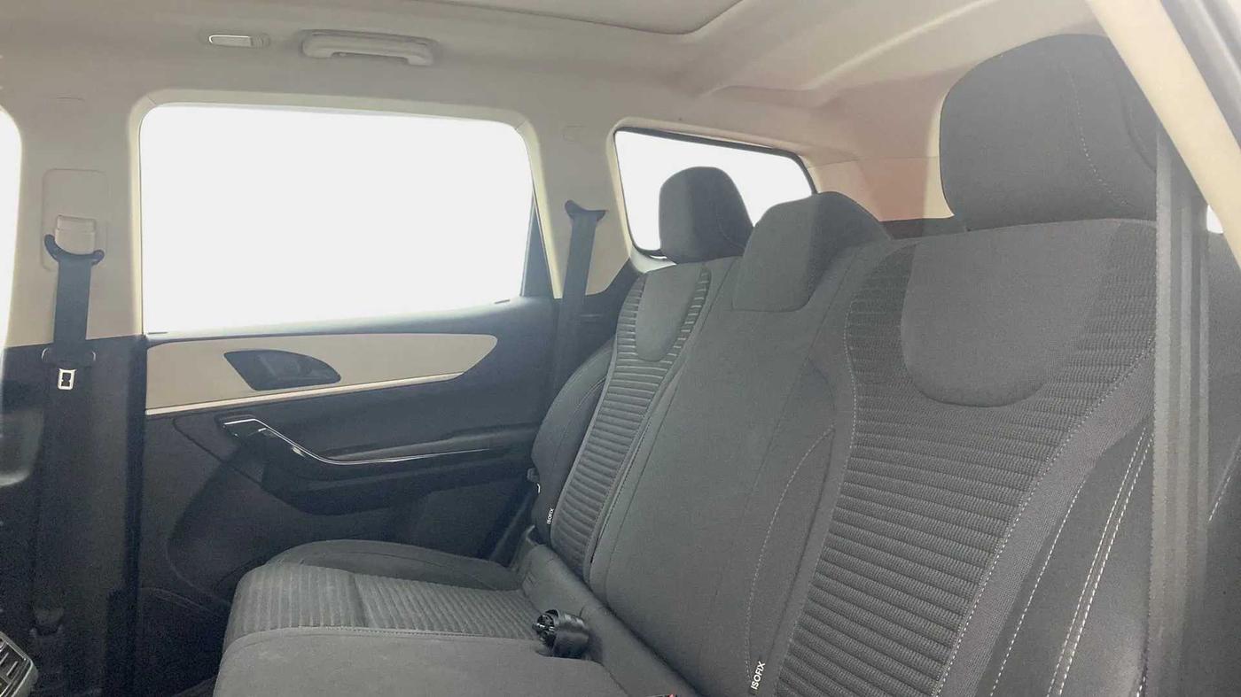 2022 Mahindra XUV700 AX 5 P MT 5 STR, Petrol, Manual, 31,256 km, Right Side Rear Door Cabin