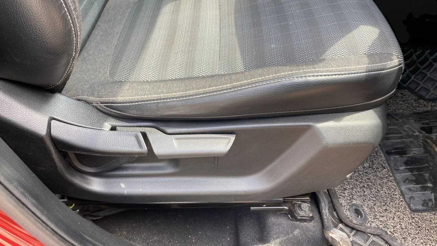2022 KIA SONET HTK PLUS 1.2, Petrol, Manual, 31,135 km, Driver Side Adjustment Panel