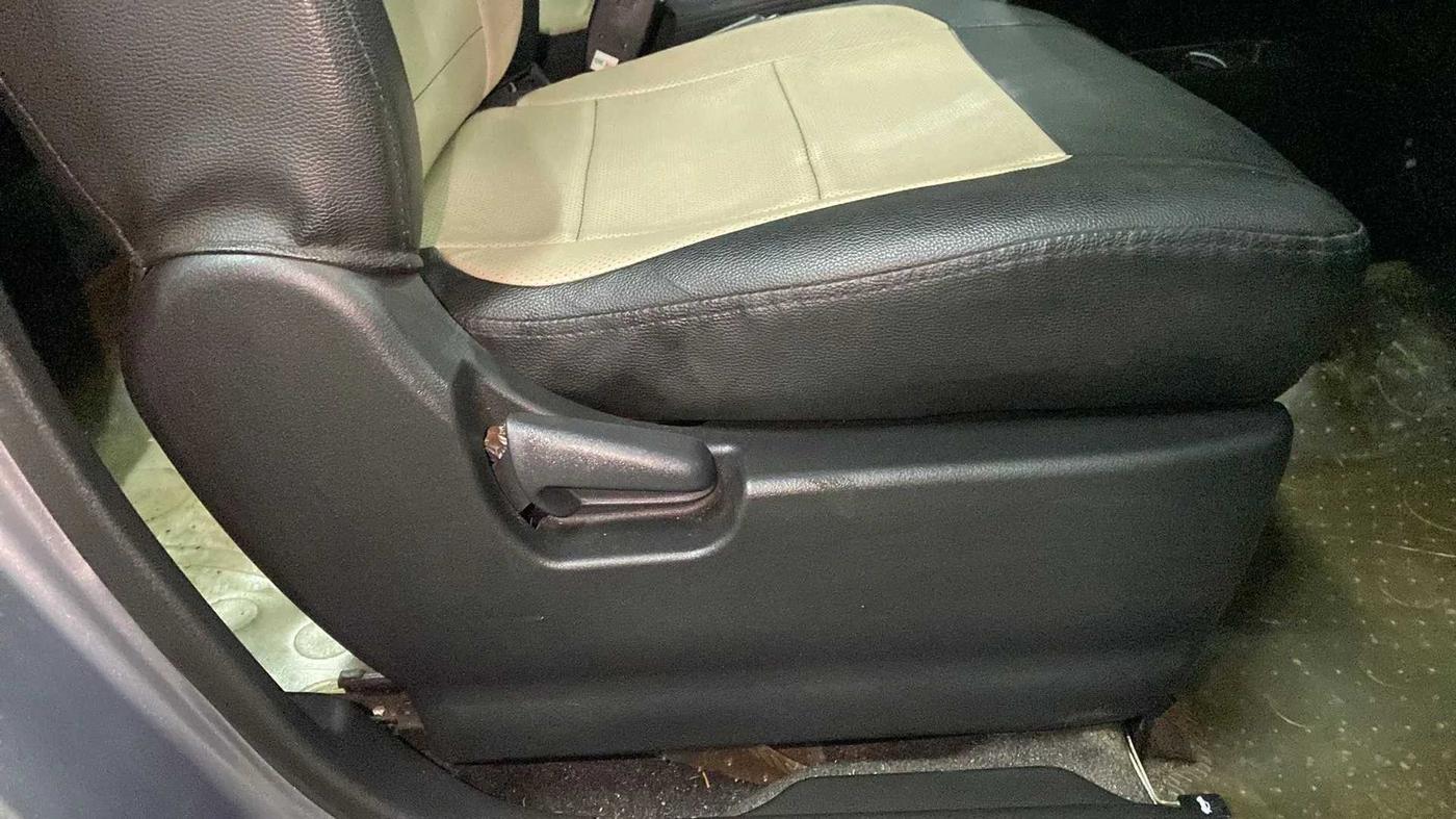2015 Maruti Wagon R 1.0 LXI CNG, CNG, Manual, 26,161 km, Driver Side Adjustment Panel