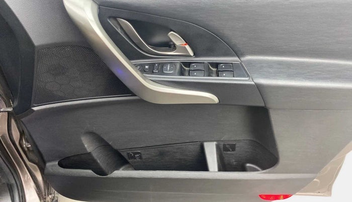 2021 Mahindra XUV500 W9 AT, Diesel, Automatic, 38,700 km, Driver Side Door Panels Control