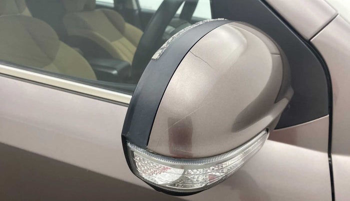 2021 Mahindra XUV500 W9 AT, Diesel, Automatic, 38,700 km, Right rear-view mirror - Cover has minor damage