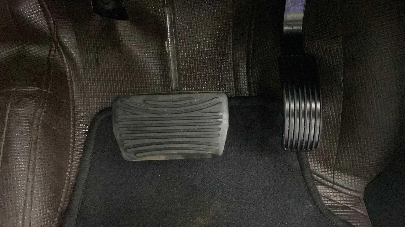 2021 Mahindra XUV500 W9 AT, Diesel, Automatic, 38,700 km, Pedals