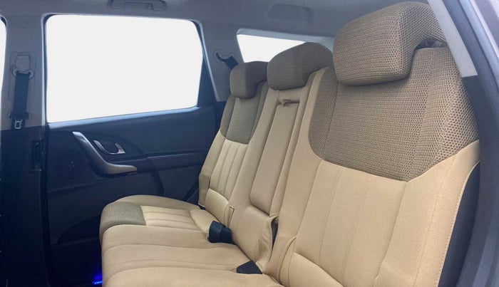 2021 Mahindra XUV500 W9 AT, Diesel, Automatic, 38,700 km, Right Side Rear Door Cabin