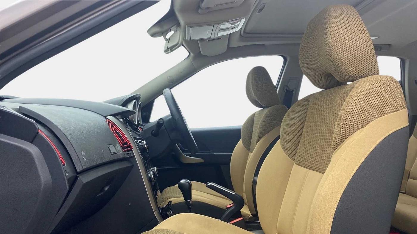2021 Mahindra XUV500 W9 AT, Diesel, Automatic, 38,700 km, Right Side Front Door Cabin