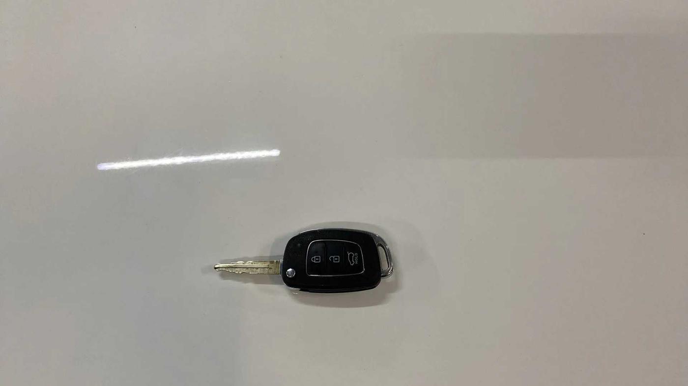 2022 Hyundai VENUE S (O) 1.0 TURBO IMT, Petrol, Manual, 27,423 km, Key Close Up