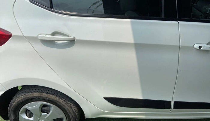 2018 Tata Tiago XZ PETROL, Petrol, Manual, 53,110 km, Right rear door - Slightly dented