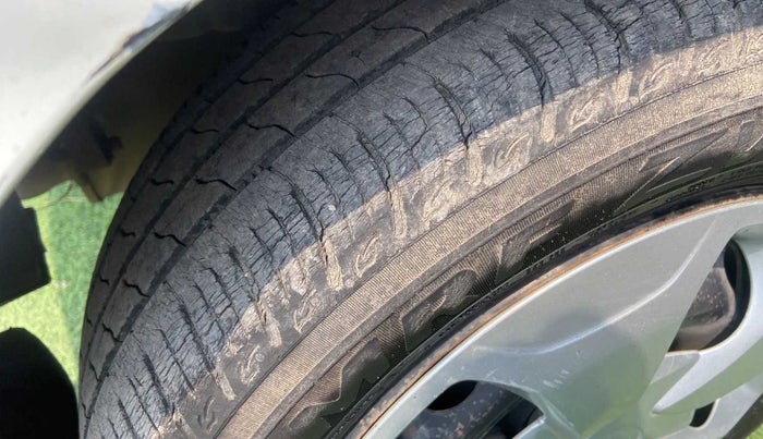 2018 Tata Tiago XZ PETROL, Petrol, Manual, 53,110 km, Left front tyre - Minor crack