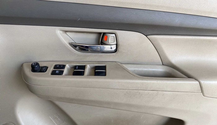 2019 Maruti Ertiga VXI AT SHVS, Petrol, Automatic, 90,717 km, Driver Side Door Panels Control