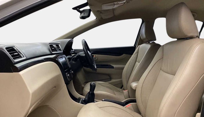2017 Maruti Ciaz ALPHA 1.4 PETROL, Petrol, Manual, 1,03,895 km, Right Side Front Door Cabin