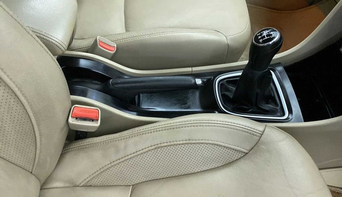 2017 Maruti Ciaz ALPHA 1.4 PETROL, Petrol, Manual, 1,03,895 km, Gear Lever
