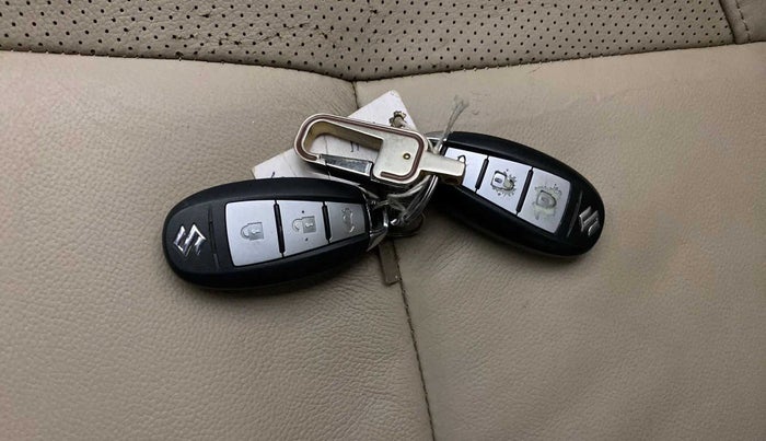2017 Maruti Ciaz ALPHA 1.4 PETROL, Petrol, Manual, 1,03,895 km, Key Close Up