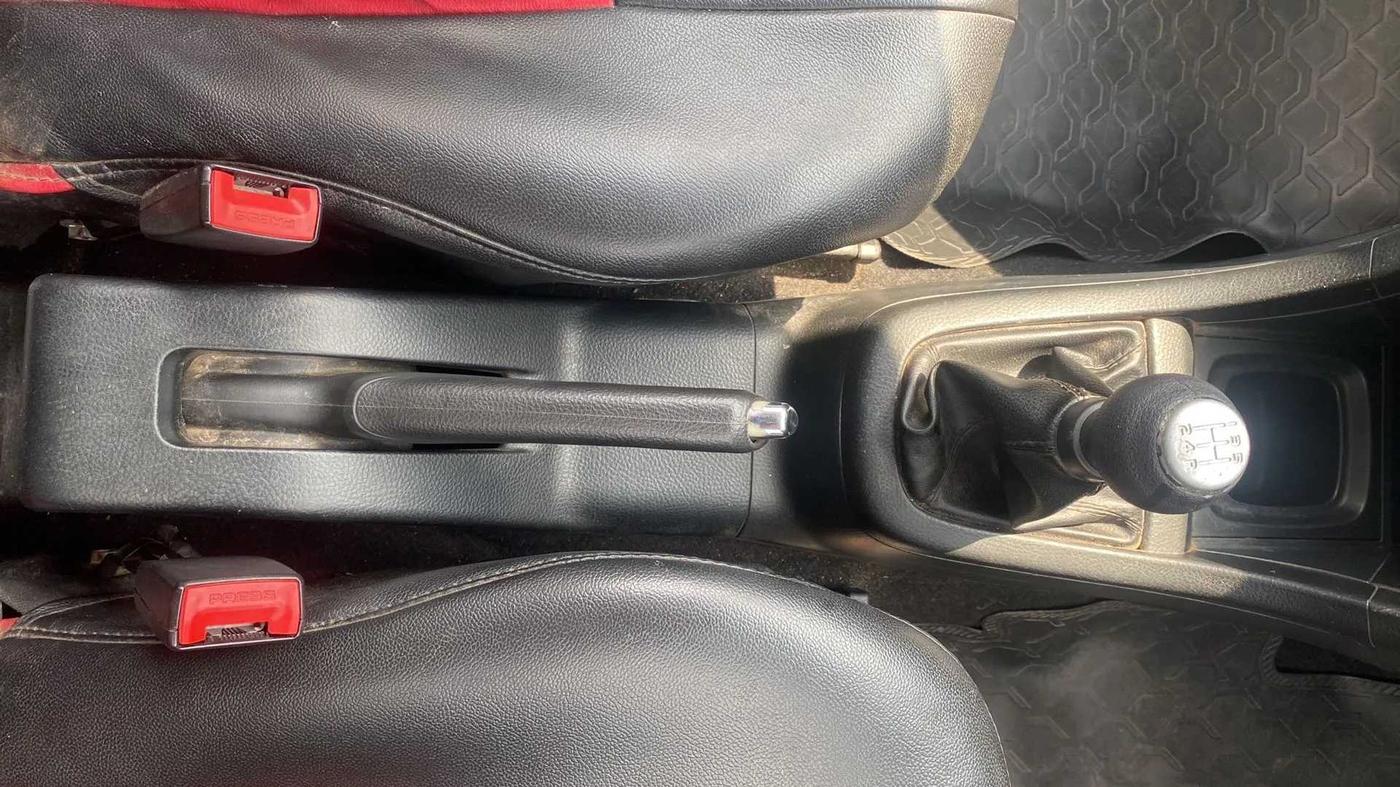 2014 Maruti Swift VXI, Petrol, Manual, 56,279 km, Gear Lever