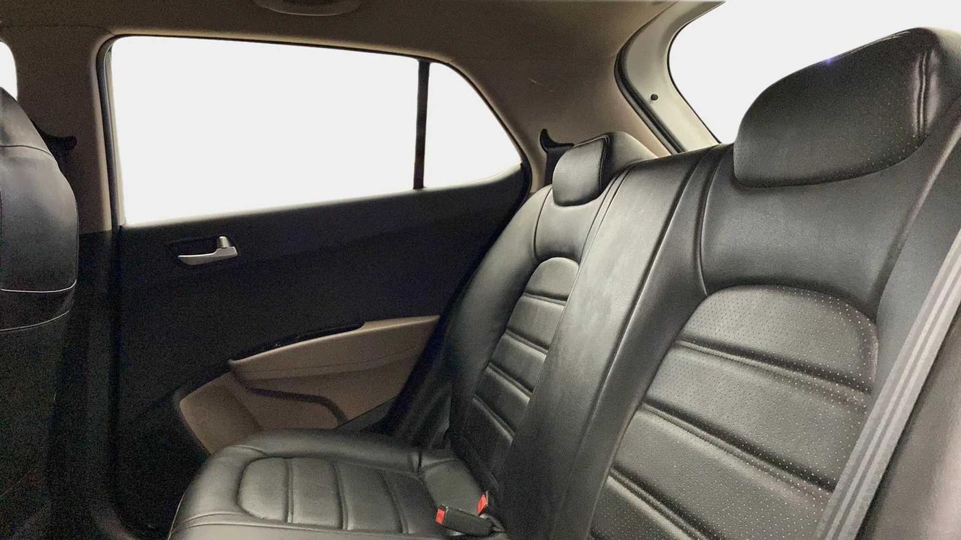 2017 Hyundai Grand i10 SPORTZ 1.2 KAPPA VTVT, Petrol, Manual, 23,654 km, Right Side Rear Door Cabin