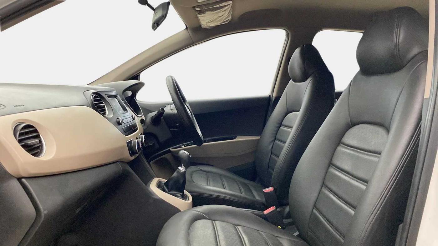 2017 Hyundai Grand i10 SPORTZ 1.2 KAPPA VTVT, Petrol, Manual, 23,654 km, Right Side Front Door Cabin