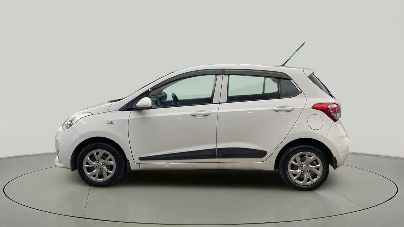 2017 Hyundai Grand i10 SPORTZ 1.2 KAPPA VTVT, Petrol, Manual, 23,654 km, Left Side