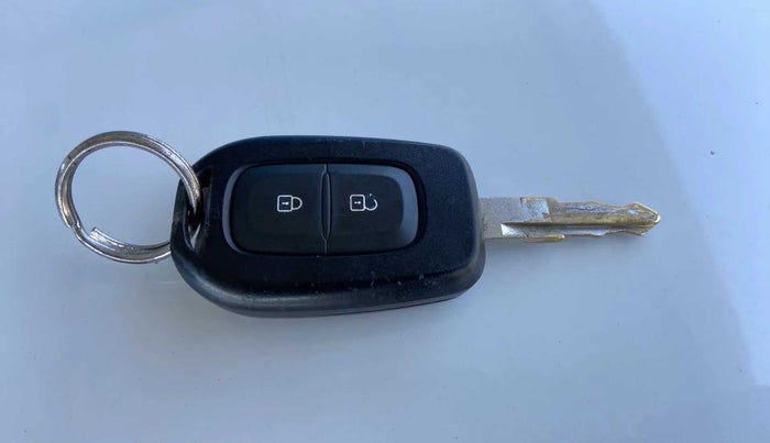 2017 Renault Kwid RXT 1.0 AMT, Petrol, Automatic, 34,275 km, Key Close Up