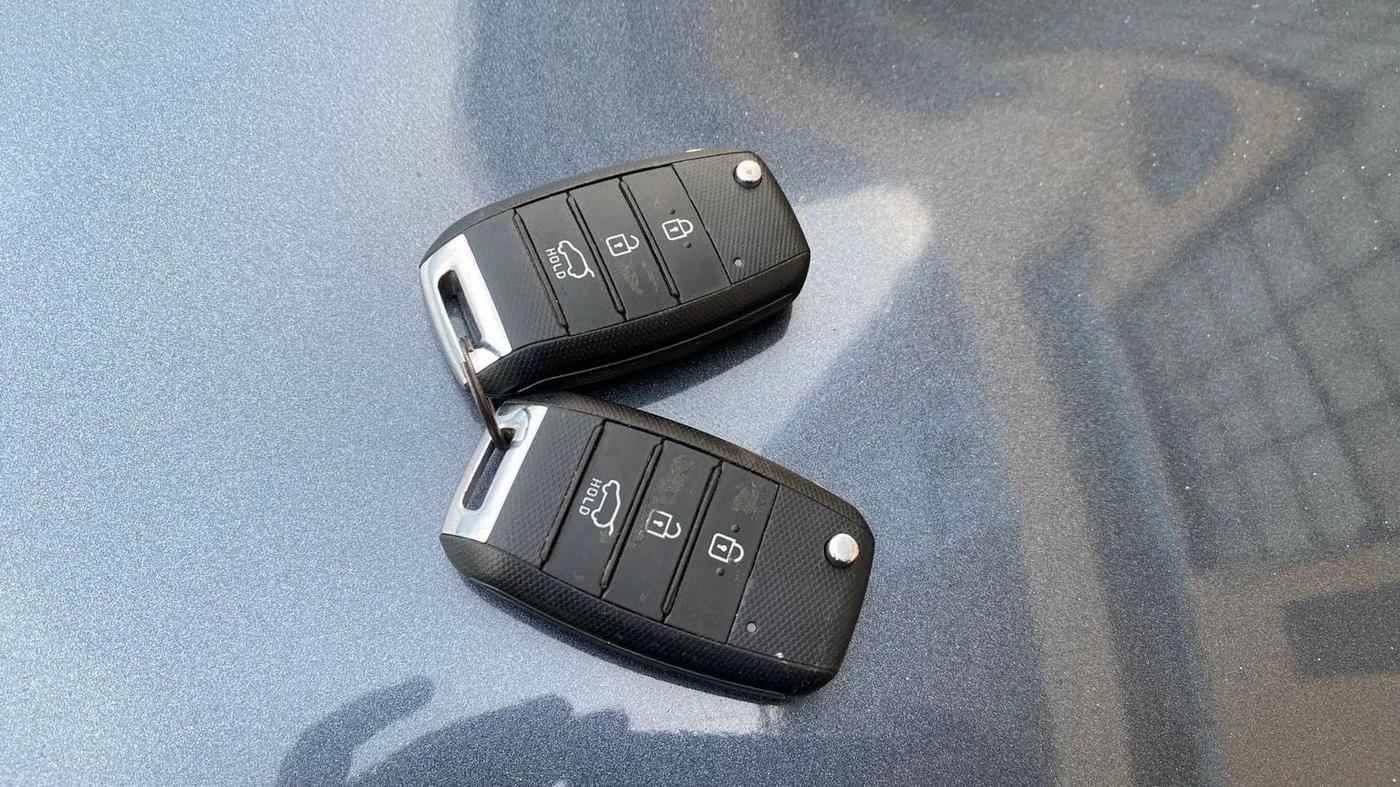 2020 KIA SONET HTK PLUS 1.2, Petrol, Manual, 32,650 km, Key Close Up