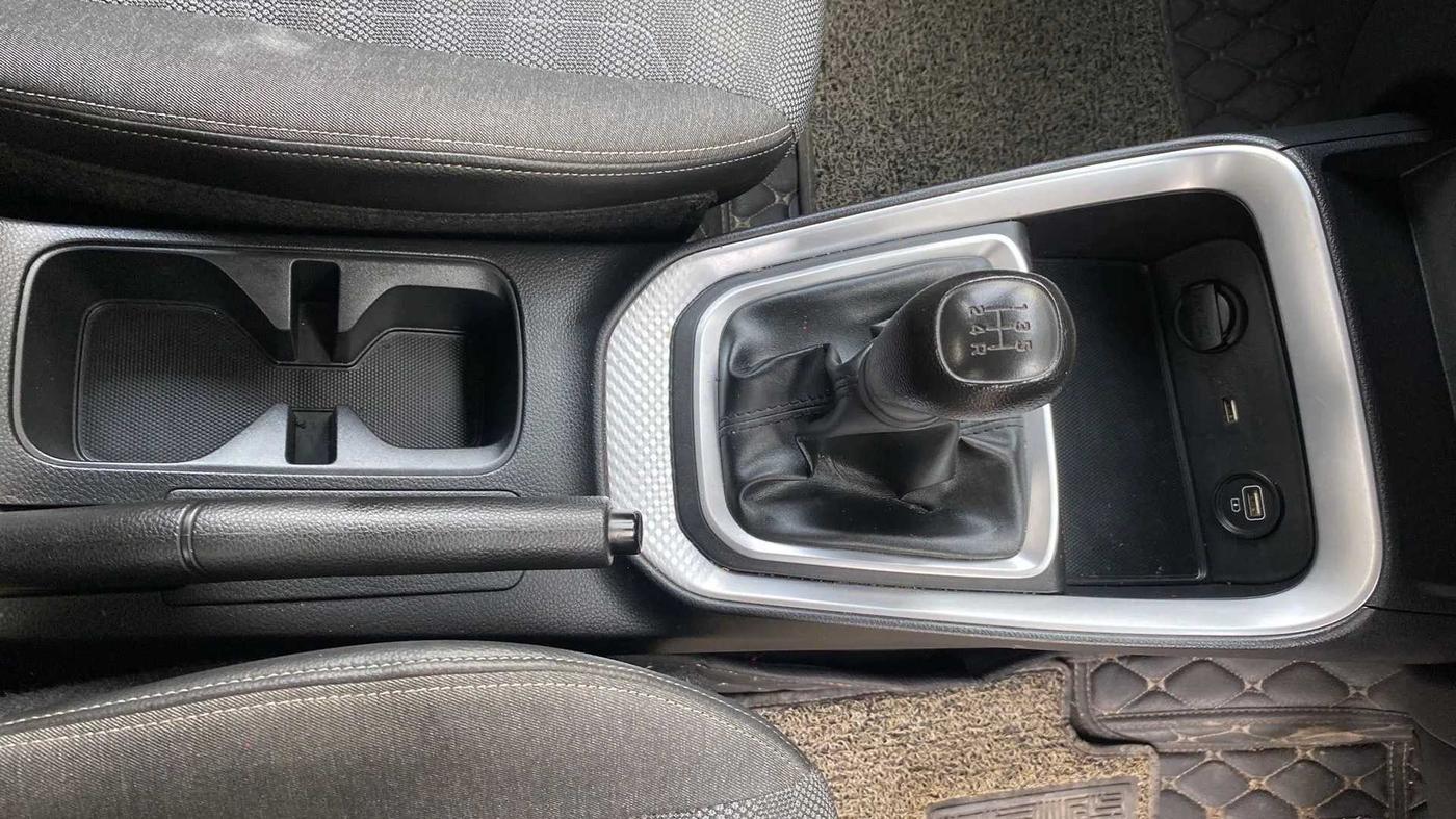 2020 KIA SONET HTK PLUS 1.2, Petrol, Manual, 32,650 km, Gear Lever