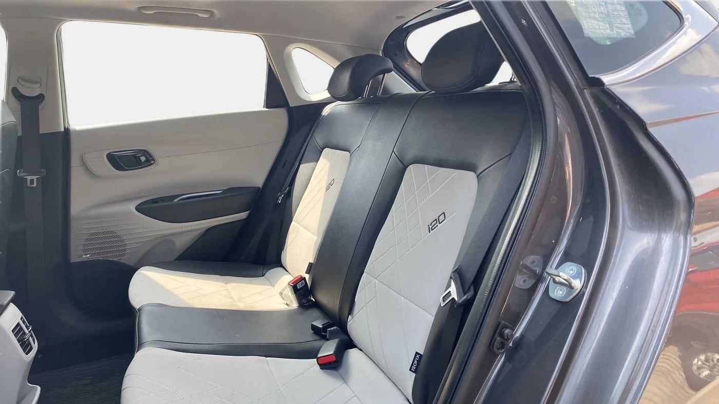 2023 Hyundai NEW I20 ASTA (O) 1.2 IVT, Petrol, Automatic, 7,652 km, Right Side Rear Door Cabin