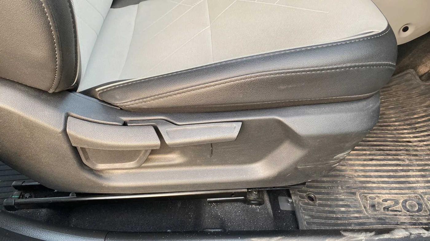 2023 Hyundai NEW I20 ASTA (O) 1.2 IVT, Petrol, Automatic, 7,652 km, Driver Side Adjustment Panel