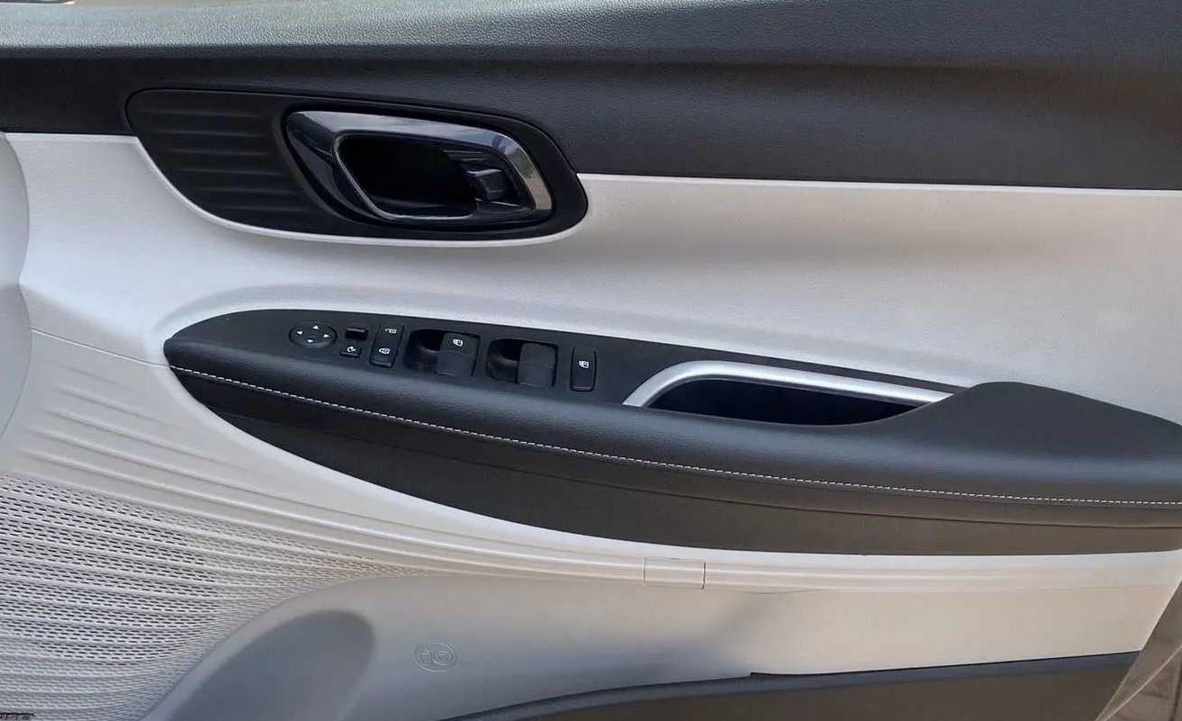 2023 Hyundai NEW I20 ASTA (O) 1.2 IVT, Petrol, Automatic, 7,652 km, Driver Side Door Panels Control