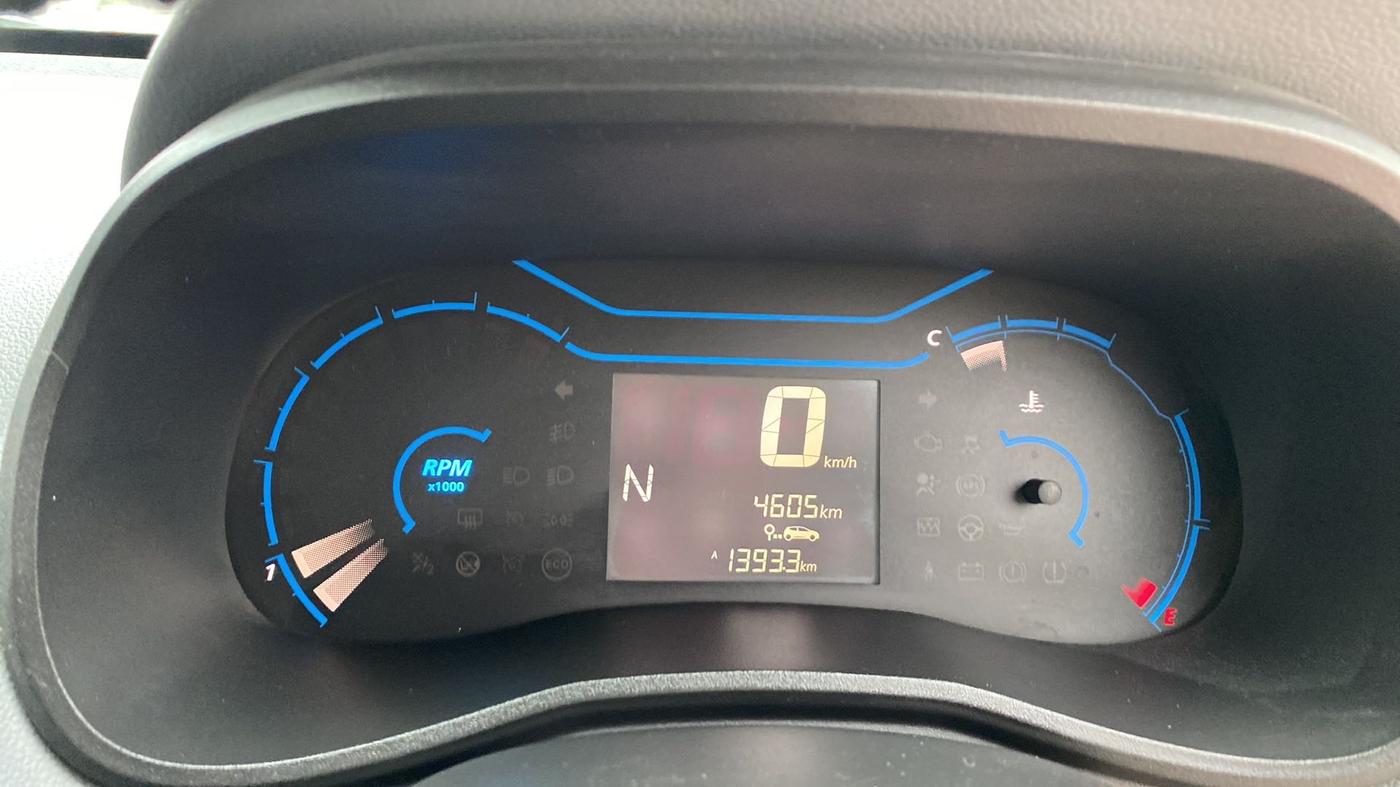 2022 Renault Kwid RXT 1.0 AMT (O), Petrol, Automatic, 4,595 km, Odometer Image