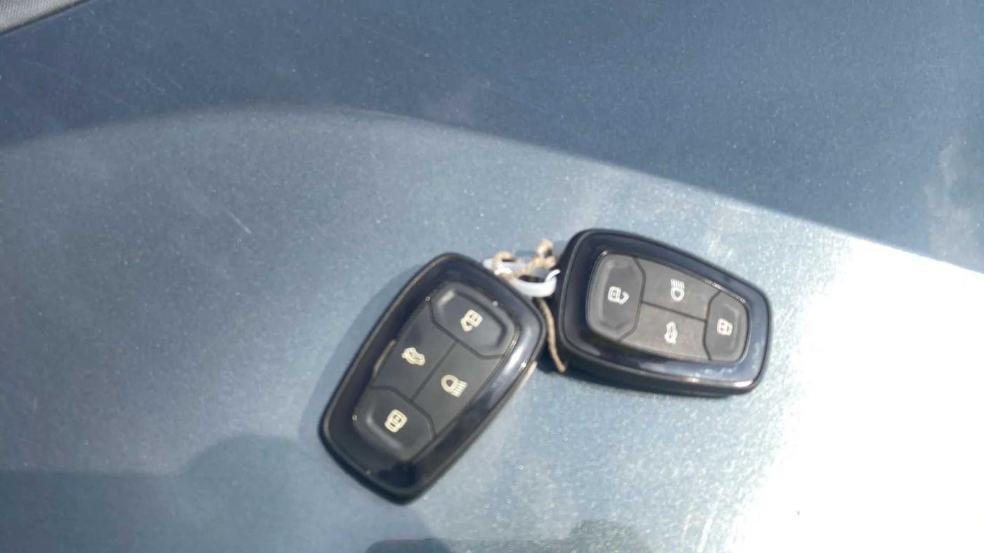 2020 Tata ALTROZ XZ PETROL, Petrol, Manual, 13,872 km, Key Close Up