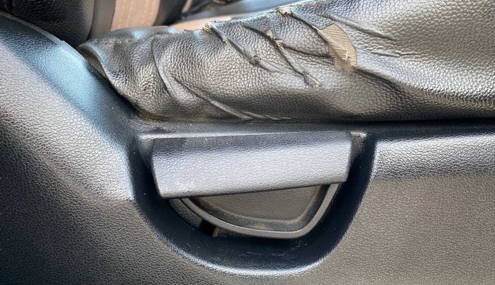 2018 Hyundai NEW SANTRO MAGNA, Petrol, Manual, 35,943 km, Driver Side Adjustment Panel