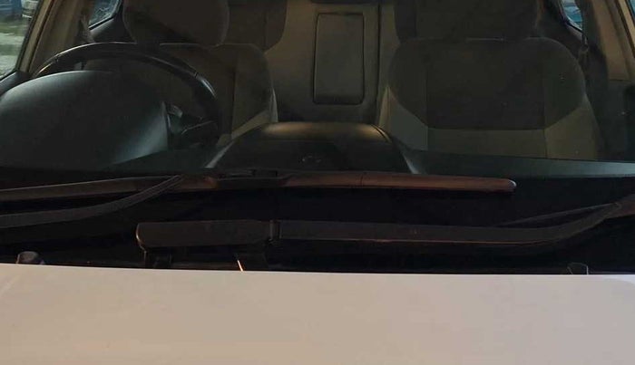 2018 Mahindra XUV500 W9, Diesel, Manual, 76,466 km, Front windshield - Minor spot on windshield