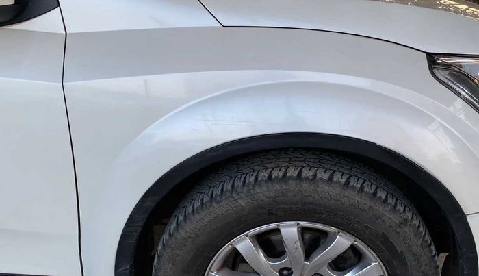 2018 Mahindra XUV500 W9, Diesel, Manual, 76,466 km, Right fender - Cladding has minor damage