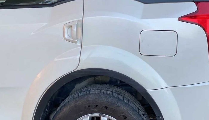 2018 Mahindra XUV500 W9, Diesel, Manual, 76,466 km, Left quarter panel - Cladding has minor damage