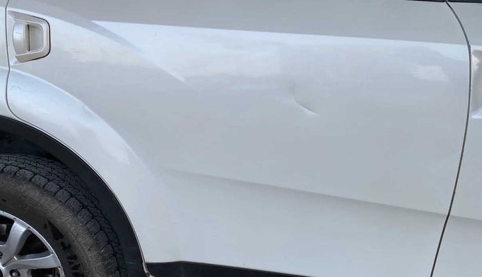 2018 Mahindra XUV500 W9, Diesel, Manual, 76,466 km, Right rear door - Slightly dented