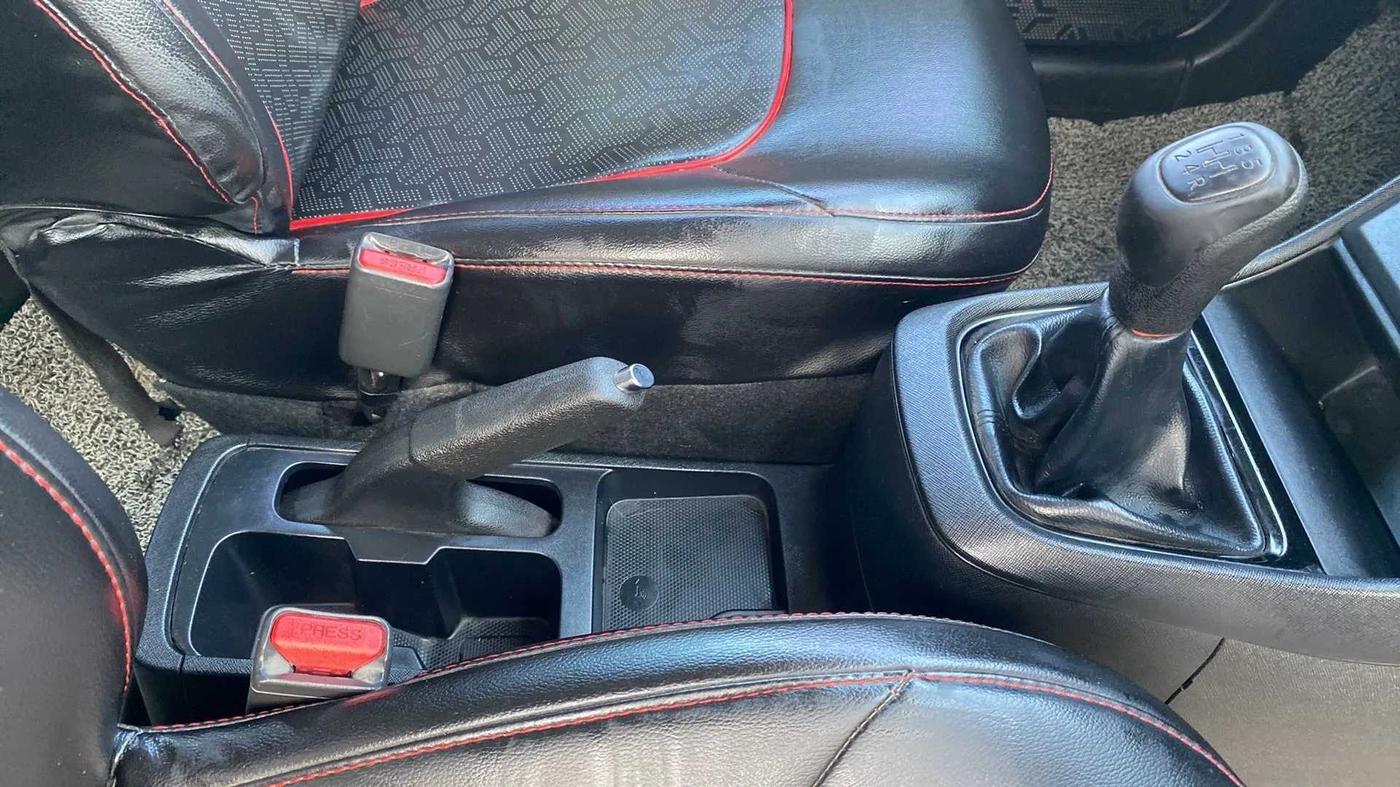 2022 Tata PUNCH PURE MT, Petrol, Manual, 15,081 km, Gear Lever