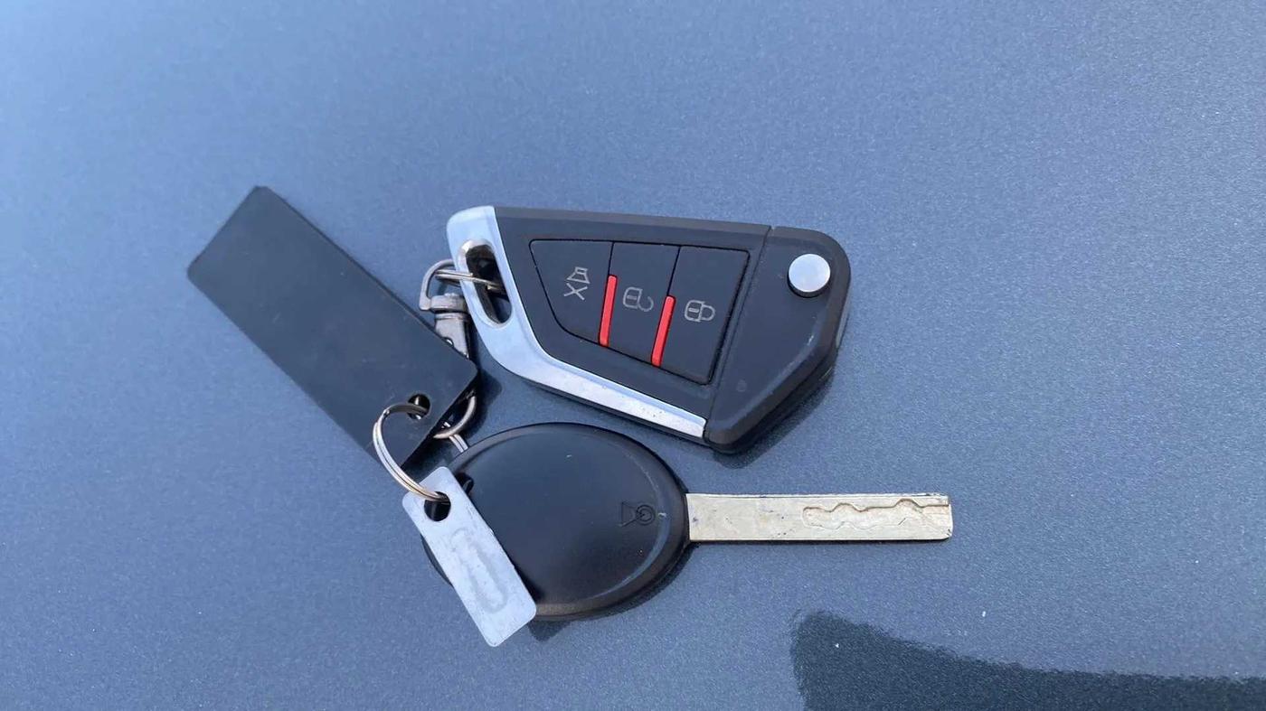 2022 Tata PUNCH PURE MT, Petrol, Manual, 15,081 km, Key Close Up