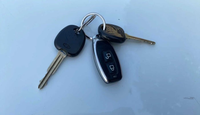 2015 Hyundai Eon MAGNA +, Petrol, Manual, 75,532 km, Key Close Up