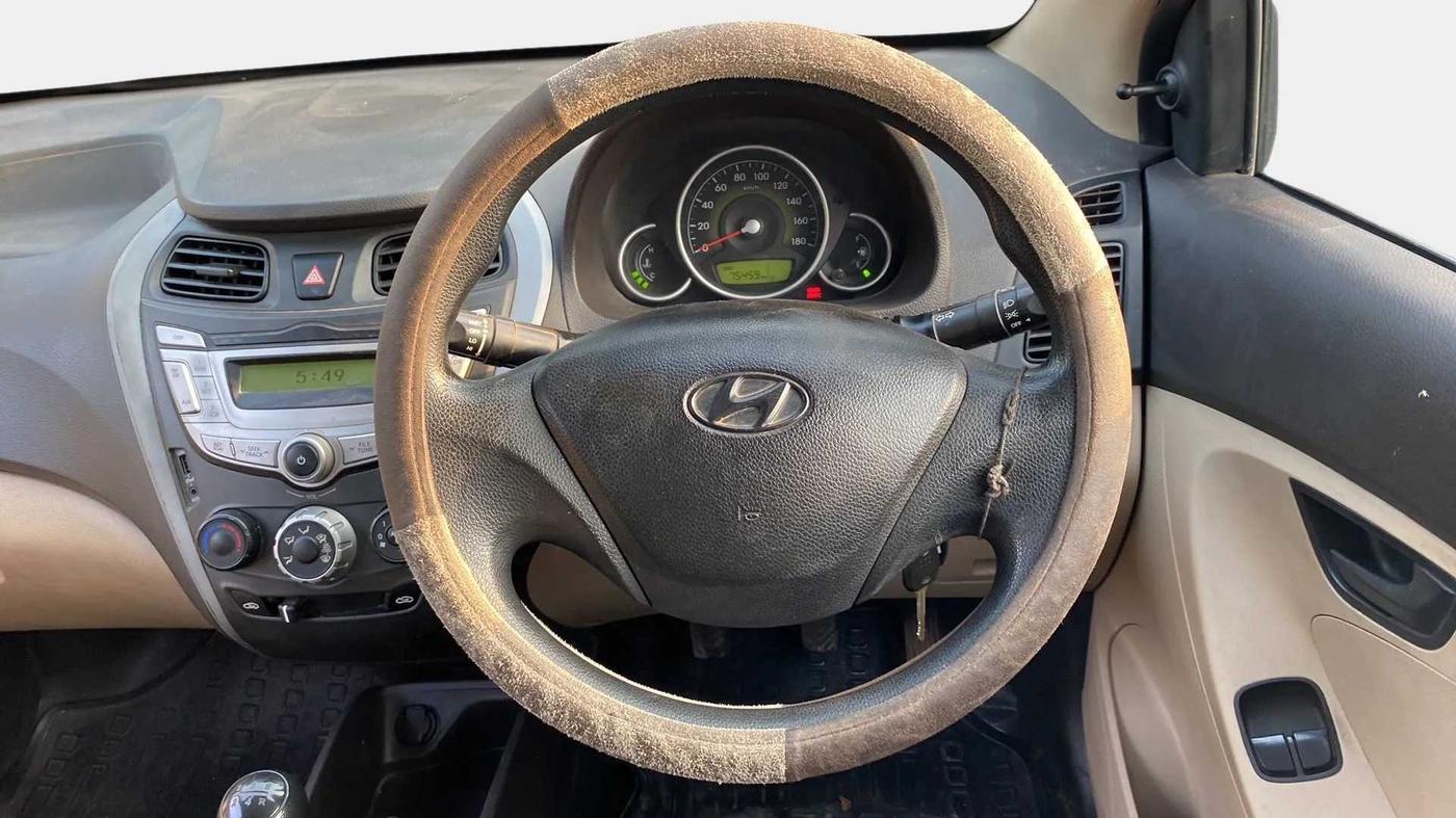2015 Hyundai Eon MAGNA +, Petrol, Manual, 75,532 km, Steering Wheel Close Up
