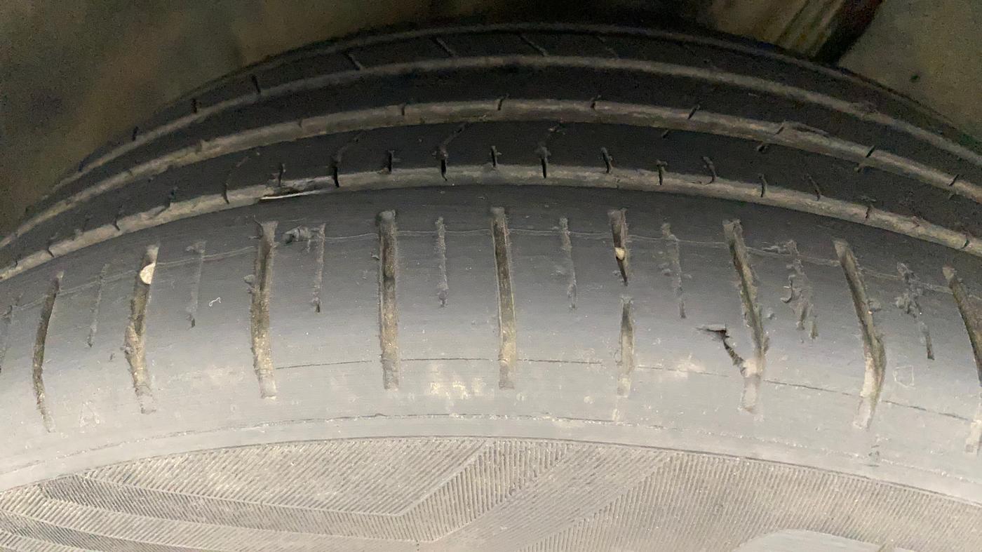 2021 Volkswagen TAIGUN HIGHLINE 1.0 TSI MT, Petrol, Manual, 24,614 km, Left Front Tyre Tread