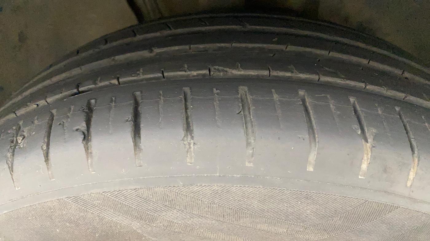 2021 Volkswagen TAIGUN HIGHLINE 1.0 TSI MT, Petrol, Manual, 24,614 km, Right Front Tyre Tread