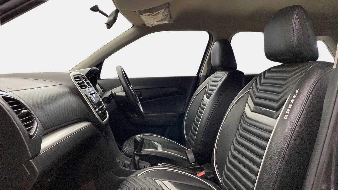 2021 Maruti Vitara Brezza LXI, Petrol, Manual, 40,791 km, Right Side Front Door Cabin