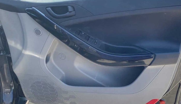 2018 Tata NEXON KRAZ MT PETROL, Petrol, Manual, 41,812 km, Driver Side Door Panels Control