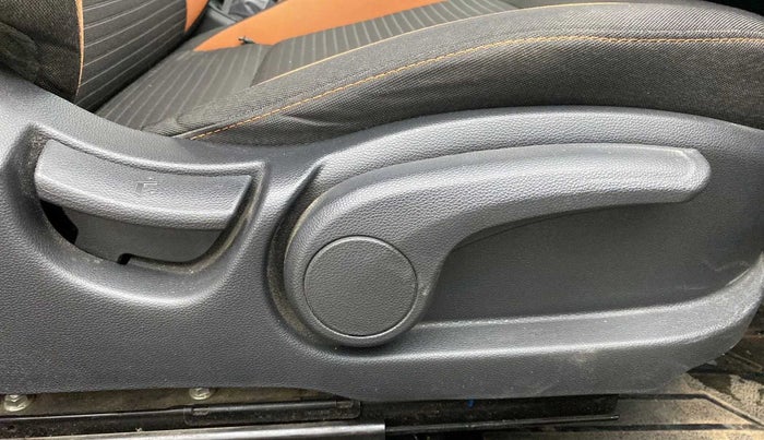 2017 Hyundai i20 Active 1.2 SX, Petrol, Manual, 16,481 km, Driver Side Adjustment Panel