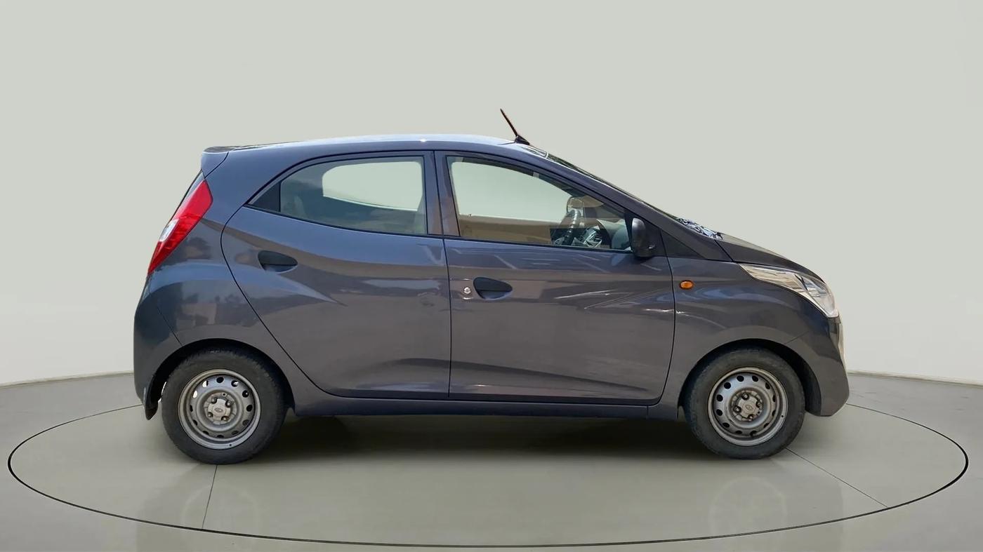 2017 Hyundai Eon ERA +, Petrol, Manual, 17,779 km, Right Side View