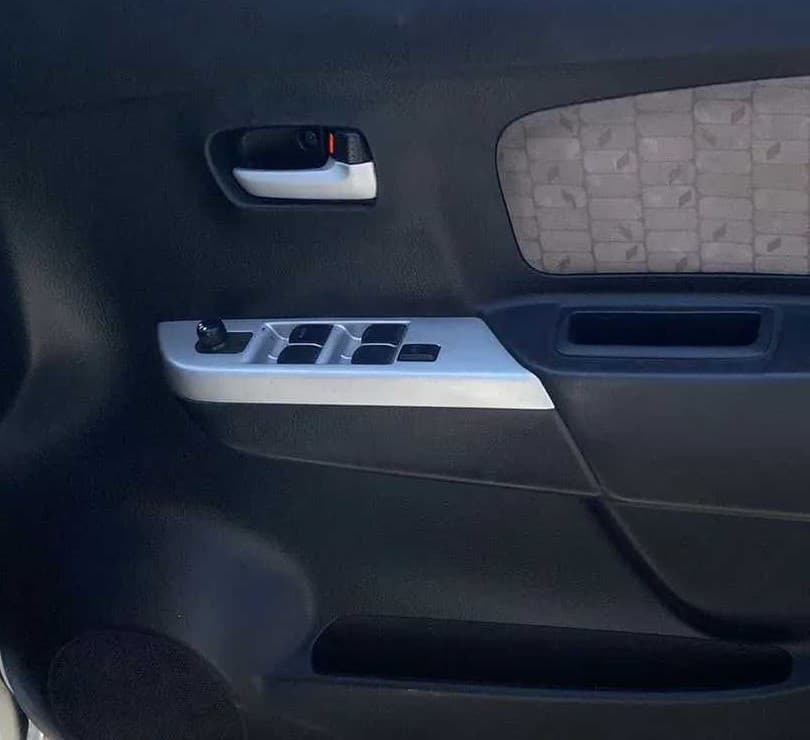 2015 Maruti Wagon R 1.0 VXI, Petrol, Manual, 74,228 km, Driver Side Door Panels Control