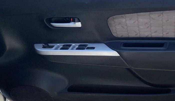 2015 Maruti Wagon R 1.0 VXI, Petrol, Manual, 74,228 km, Driver Side Door Panels Control