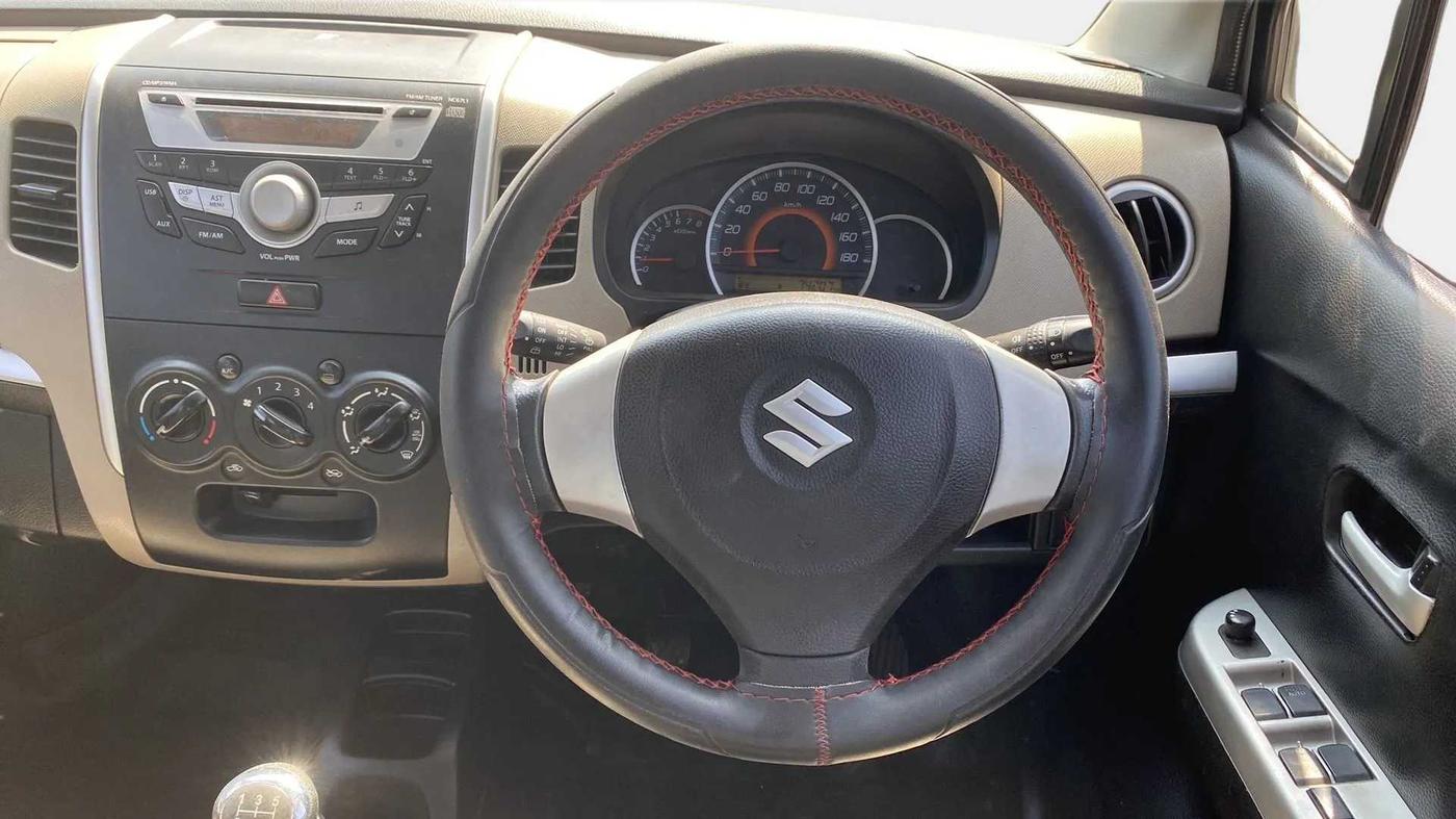 2015 Maruti Wagon R 1.0 VXI, Petrol, Manual, 74,228 km, Steering Wheel Close Up