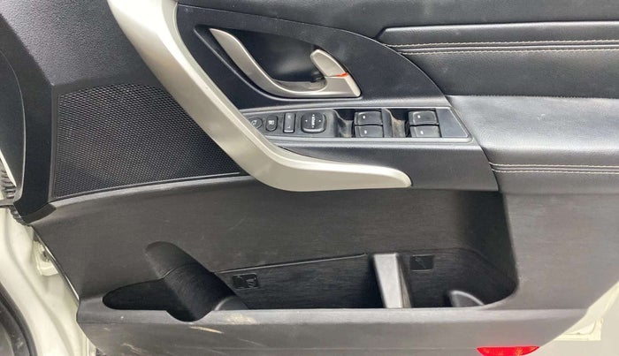 2019 Mahindra XUV500 W11 AT, Diesel, Automatic, 68,709 km, Driver Side Door Panels Control