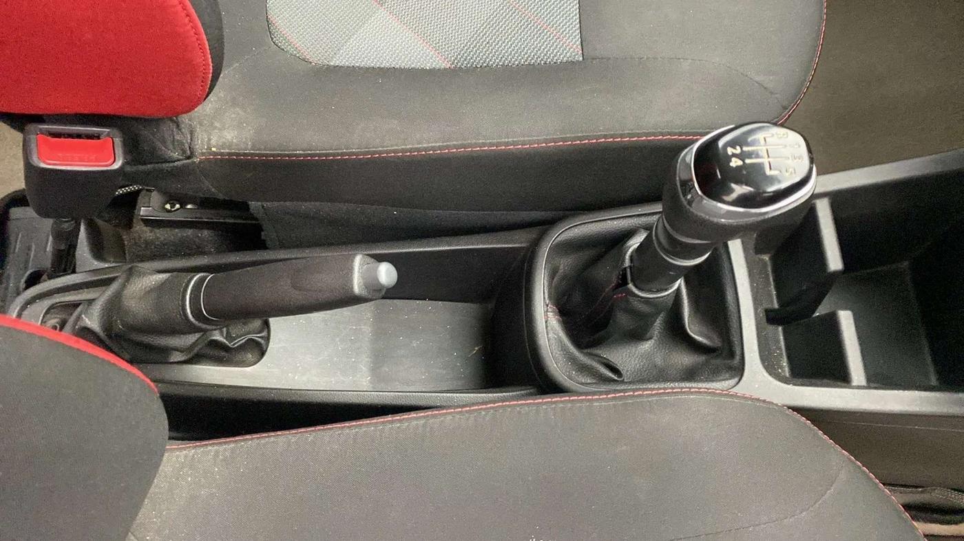 2021 Renault Kwid RXT 1.0 (O), Petrol, Manual, 23,483 km, Gear Lever