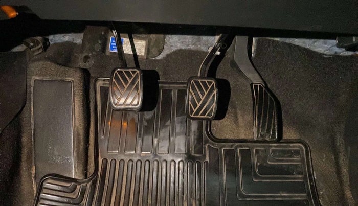 2017 Maruti Vitara Brezza ZDI, Diesel, Manual, 79,709 km, Pedals